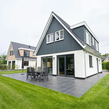 Serene In De Koog Texel With Sauna Westermient